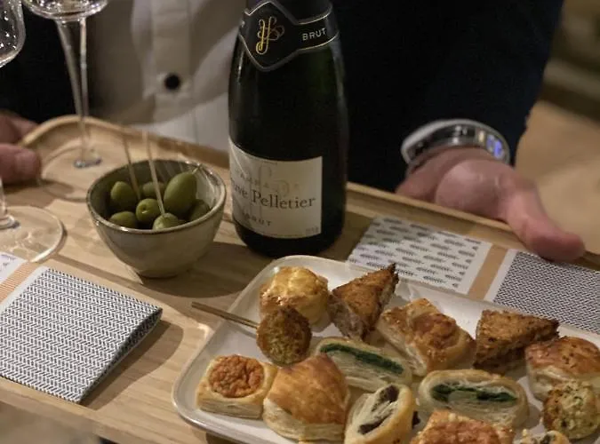 La Maison Des Vendangeurs - Table D'hotes Le Soir Du Jeudi Au Dimanche- Jacuzzi - Balneo - Acces Piscine Pour Toutes Les Sauf Coquet- Piscine De Mai A Mi-octobre Bed & Breakfast 4*