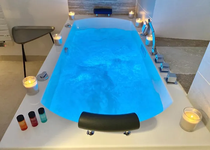La Maison Des Vendangeurs - Table D'hotes Le Soir Du Jeudi Au Dimanche- Jacuzzi - Balneo - Acces Piscine Pour Toutes Les Sauf Coquet- Piscine De Mai A Mi-octobre Bed & Breakfast