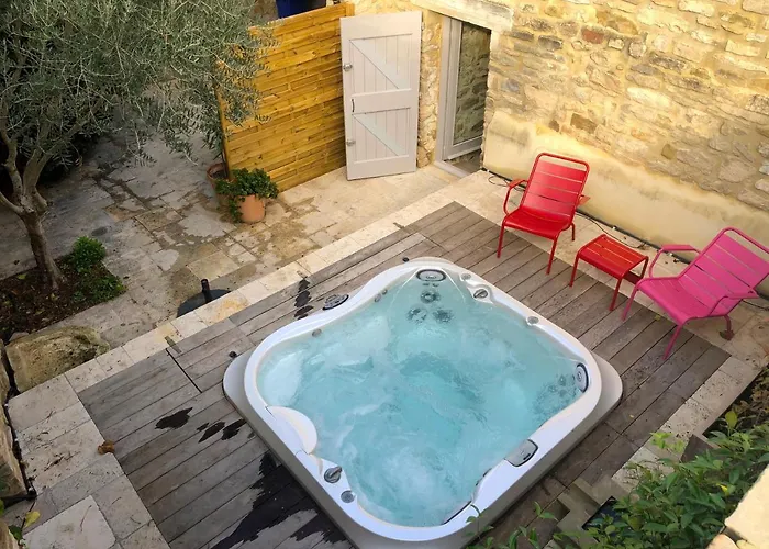 La Maison Des Vendangeurs - Table D'hotes Le Soir Du Jeudi Au Dimanche- Jacuzzi - Balneo - Acces Piscine Pour Toutes Les Sauf Coquet- Piscine De Mai A Mi-octobre Frühstückspension 4*