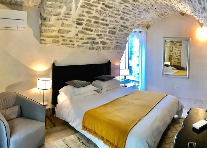 La Maison Des Vendangeurs - Table D'hotes Le Soir Du Jeudi Au Dimanche- Jacuzzi - Balneo - Acces Piscine Pour Toutes Les Sauf Coquet- Piscine De Mai A Mi-octobre 4*