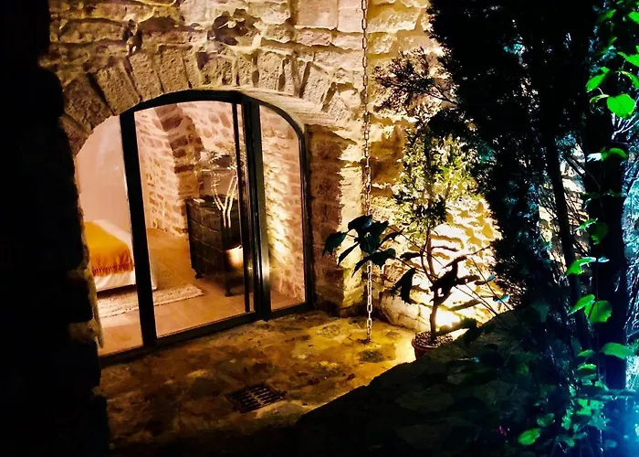 La Maison Des Vendangeurs - Table D'hotes Le Soir Du Jeudi Au Dimanche- Jacuzzi - Balneo - Acces Piscine Pour Toutes Les Sauf Coquet- Piscine De Mai A Mi-octobre 4*